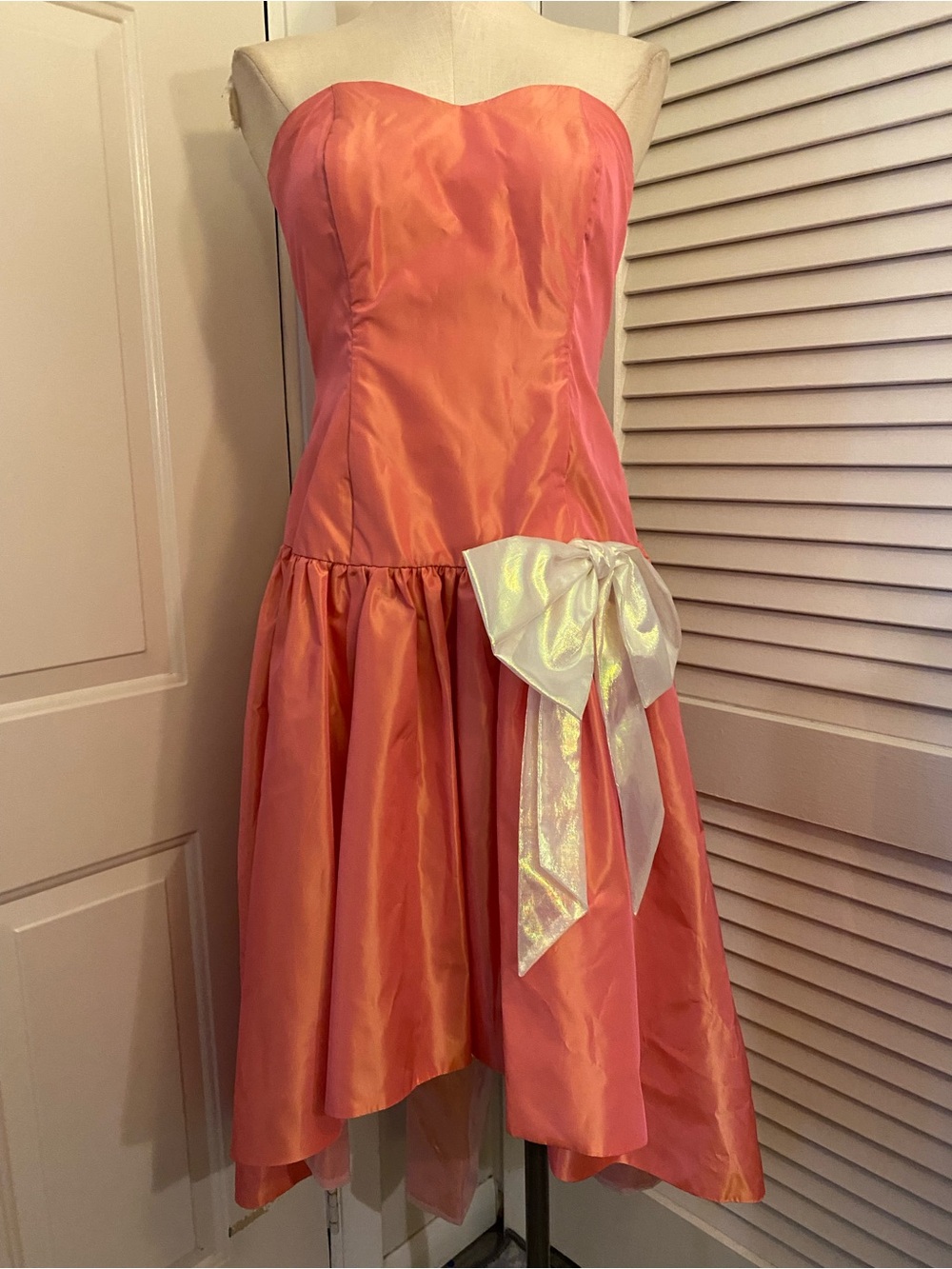 Vintage 1980’s Strapless Coral Pink Taffeta Prom Dress w/ Iridescent Bow- Size S
